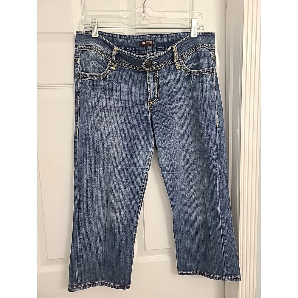 Hot Kiss women's blue Strech denim capri jeans. Size 13/31